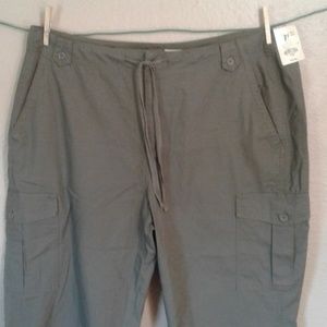 NWT St Johns Bay Safari Green Cargo Capri Size 22W